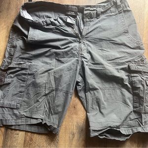 Men’s size 32 cargo shorts